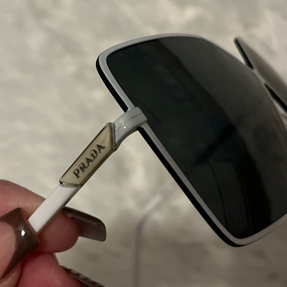 Authentic PRADA Oversized Sunglasses Sunnies Mint Condition Case High Fashion - Picture 5 of 5